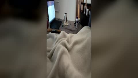 Sequoia-Cocked Hombre de Sur online show from June 15, 1:36 pm