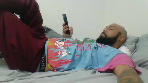 Snapshot of mr8plus chatting on January 25, 5:29 am Mr8 online show from January 25, 5:29 am