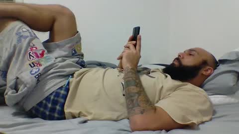 Snapshot of mr8plus chatting on December 27, 3:42 am Mr8 online show from December 27, 3:42 am