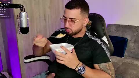 Snapshot of mr_david_cox chatting on February 28, 1:26 am David online show from February 28, 1:26 am