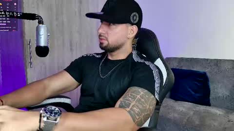 Snapshot of mr_david_cox chatting on February 22, 1:00 am David online show from February 22, 1:00 am