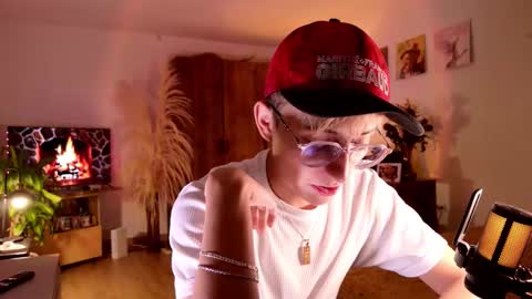 Snapshot of mr_evan1 chatting on September 29, 4:47 pm Mr Evans online show from September 29, 4:47 pm