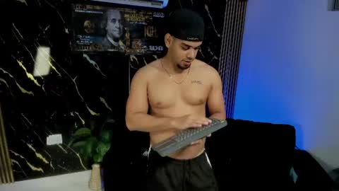 mr_maximo online show from July 3, 5:02 am