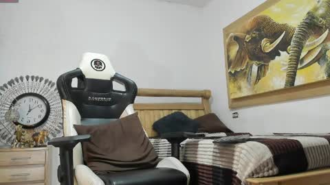 mr_stiven_ online show from May 25, 4:18 am