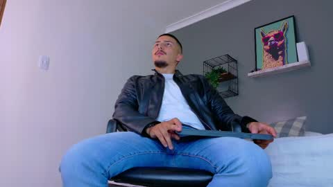 Mr Fox online show from March 31, 7:37 pm