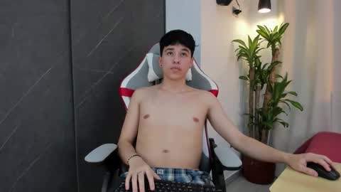 Bastian online show from December 2, 3:09 am