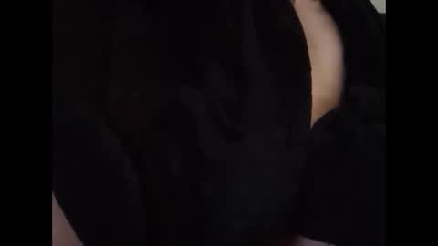 Snapshot of mrj81 chatting on January 30, 3:51 pm mrj81 online show from January 30, 3:51 pm