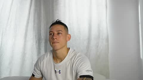 Snapshot of muscle_king_cum chatting on October 27, 12:40 pm muscle_king_cum online show from October 27, 12:40 pm
