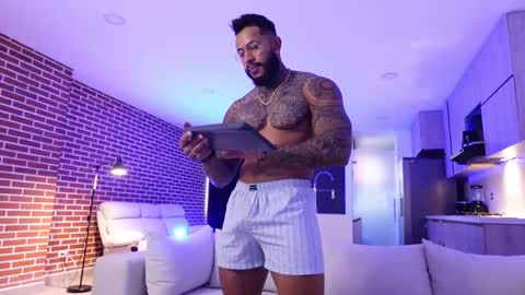 Snapshot of muscle_man19 chatting on October 23, 11:35 am Nick online show from October 23, 11:35 am