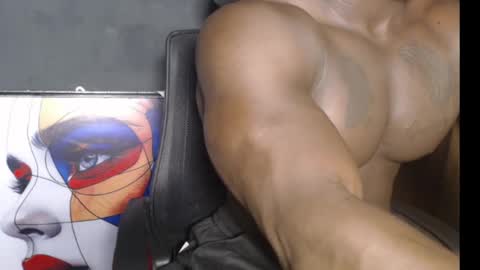 Snapshot of musclegodsammy23 chatting on January 4, 11:17 pm musclegod23 online show from January 4, 11:17 pm