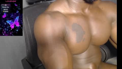 Snapshot of musclegodsammy23 chatting on December 14, 8:13 am musclegod23 online show from December 14, 8:13 am