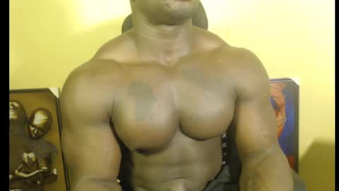 Snapshot of musclegodsammy23 chatting on March 1, 4:15 am musclegod23 online show from March 1, 4:15 am