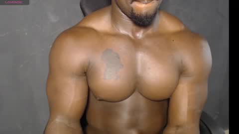 Snapshot of musclegodsammy23 chatting on December 6, 1:29 am musclegod23 online show from December 6, 1:29 am