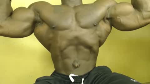 Snapshot of musclegodsammy23 chatting on October 17, 1:20 am musclegod23 online show from October 17, 1:20 am