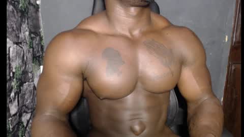 Snapshot of musclegodsammy23 chatting on February 2, 12:19 am musclegod23 online show from February 2, 12:19 am