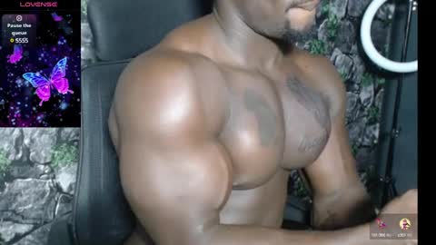 Snapshot of musclegodsammy23 chatting on December 25, 12:05 am musclegod23 online show from December 25, 12:05 am