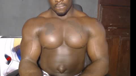 Snapshot of musclegodsammy23 chatting on January 7, 2:01 am musclegod23 online show from January 7, 2:01 am