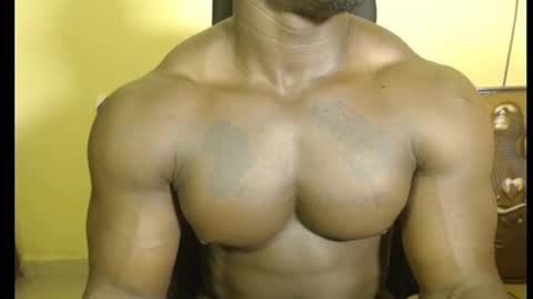 Snapshot of musclegodsammy23 chatting on February 10, 10:19 pm musclegod23 online show from February 10, 10:19 pm