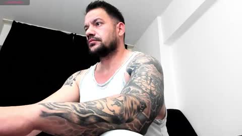 MuscleMonster31 online show from December 21, 11:57 pm