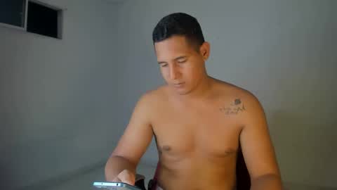 Snapshot of mz_david chatting on October 27, 12:35 am mz_david online show from October 27, 12:35 am