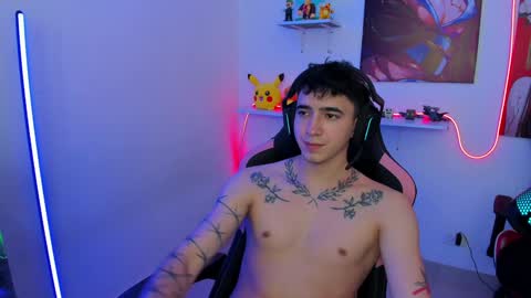 Snapshot of naranjo_seb chatting on February 4, 12:44 pm sebastian online show from February 4, 12:44 pm