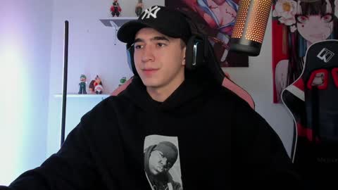 Snapshot of naranjo_seb chatting on December 28, 4:41 am sebastian online show from December 28, 4:41 am