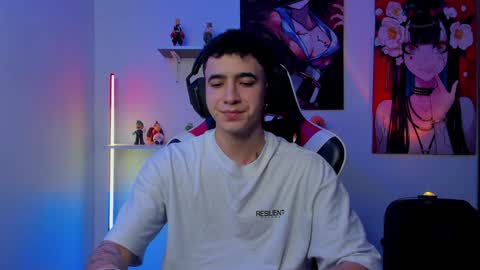 Snapshot of naranjo_seb chatting on December 3, 3:51 am sebastian online show from December 3, 3:51 am