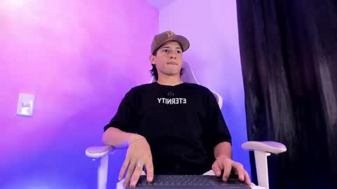   online show from May 25, 12:22 pm