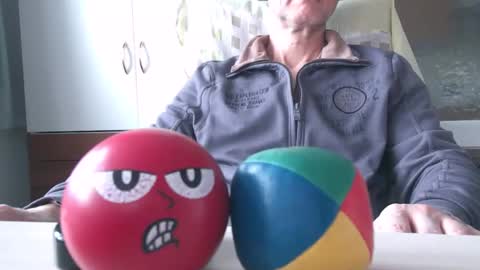 naturista25 online show from December 14, 12:23 pm