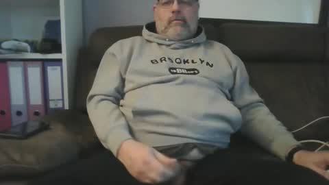 Snapshot of naturistmale45 chatting on January 17, 10:44 am naturistmale45 online show from January 17, 10:44 am