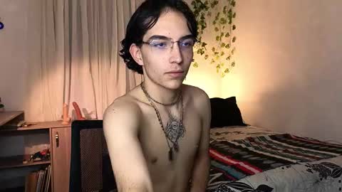 naughty_thompson1 online show from February 20, 5:37 am