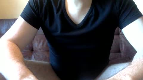 Snapshot of neu242gierig chatting on February 19, 7:28 am Neu242Gierig online show from February 19, 7:28 am