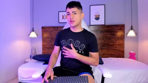 Snapshot of niall_falcon chatting on February 10, 1:44 pm Niall  online show from February 10, 1:44 pm