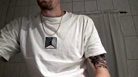 nick194207 online show from August 8, 10:28 pm