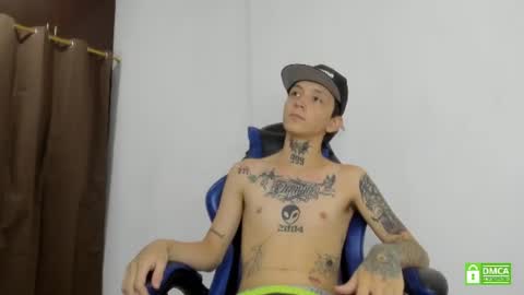 nick_tattooedguy online show from June 22, 8:02 pm