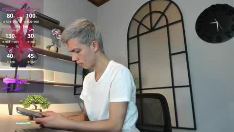 Snapshot of nick_torn chatting on October 22, 12:31 pm Nick  online show from October 22, 12:31 pm