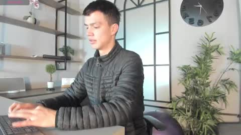 Snapshot of nick_torn chatting on September 19, 12:49 pm Nick  online show from September 19, 12:49 pm
