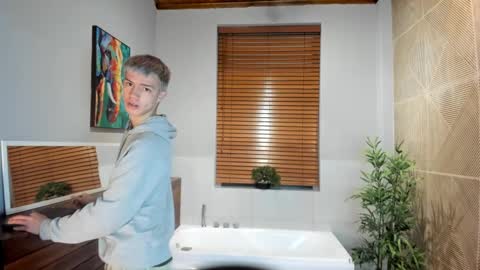 Snapshot of nick_torn chatting on October 18, 12:10 pm Nick  online show from October 18, 12:10 pm