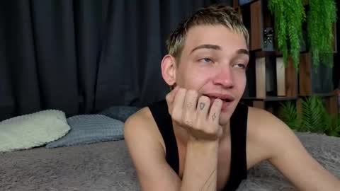 Snapshot of nick_win chatting on October 26, 7:49 pm Nick online show from October 26, 7:49 pm