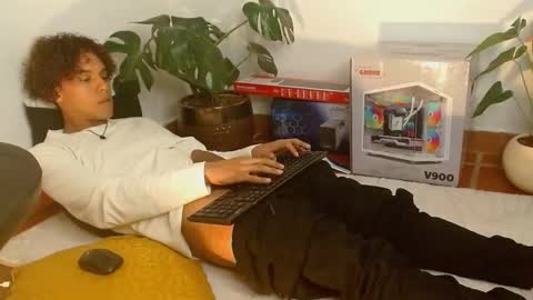 Snapshot of nickolas_moon chatting on December 27, 9:11 pm Nickolas Muoz online show from December 27, 9:11 pm