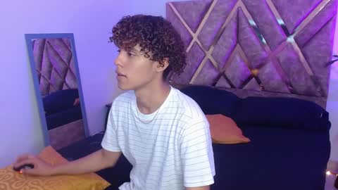 Snapshot of nickolas_moon chatting on February 2, 4:22 pm Nickolas Muoz online show from February 2, 4:22 pm