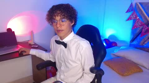 Snapshot of nickolas_moon chatting on February 18, 2:59 pm Nickolas Muoz online show from February 18, 2:59 pm