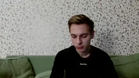 Snapshot of nicksuper8 chatting on December 7, 4:31 am Nick online show from December 7, 4:31 am