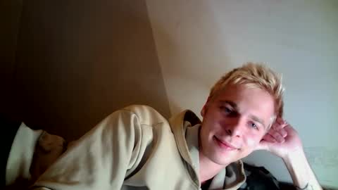 Snapshot of nicksuper8 chatting on October 30, 11:06 pm Nick online show from October 30, 11:06 pm