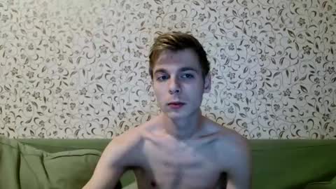 Snapshot of nicksuper8 chatting on December 25, 4:54 am Nick online show from December 25, 4:54 am