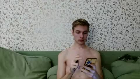 Snapshot of nicksuper8 chatting on December 16, 1:43 pm Nick online show from December 16, 1:43 pm