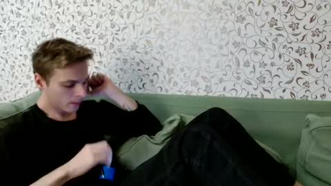 Snapshot of nicksuper8 chatting on December 12, 7:37 pm Nick online show from December 12, 7:37 pm