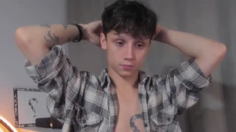 Snapshot of nicky_neal chatting on December 4, 3:15 am Nicky Neal online show from December 4, 3:15 am