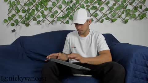 nicky online show from March 10, 7:18 pm