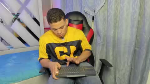 nico_blaze7 online show from March 3, 7:54 pm